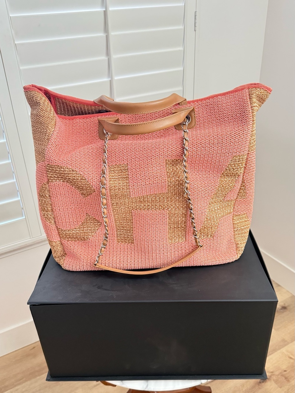 Chanel Pink Raffia Large Shopping Tote - Picture 2 of 11